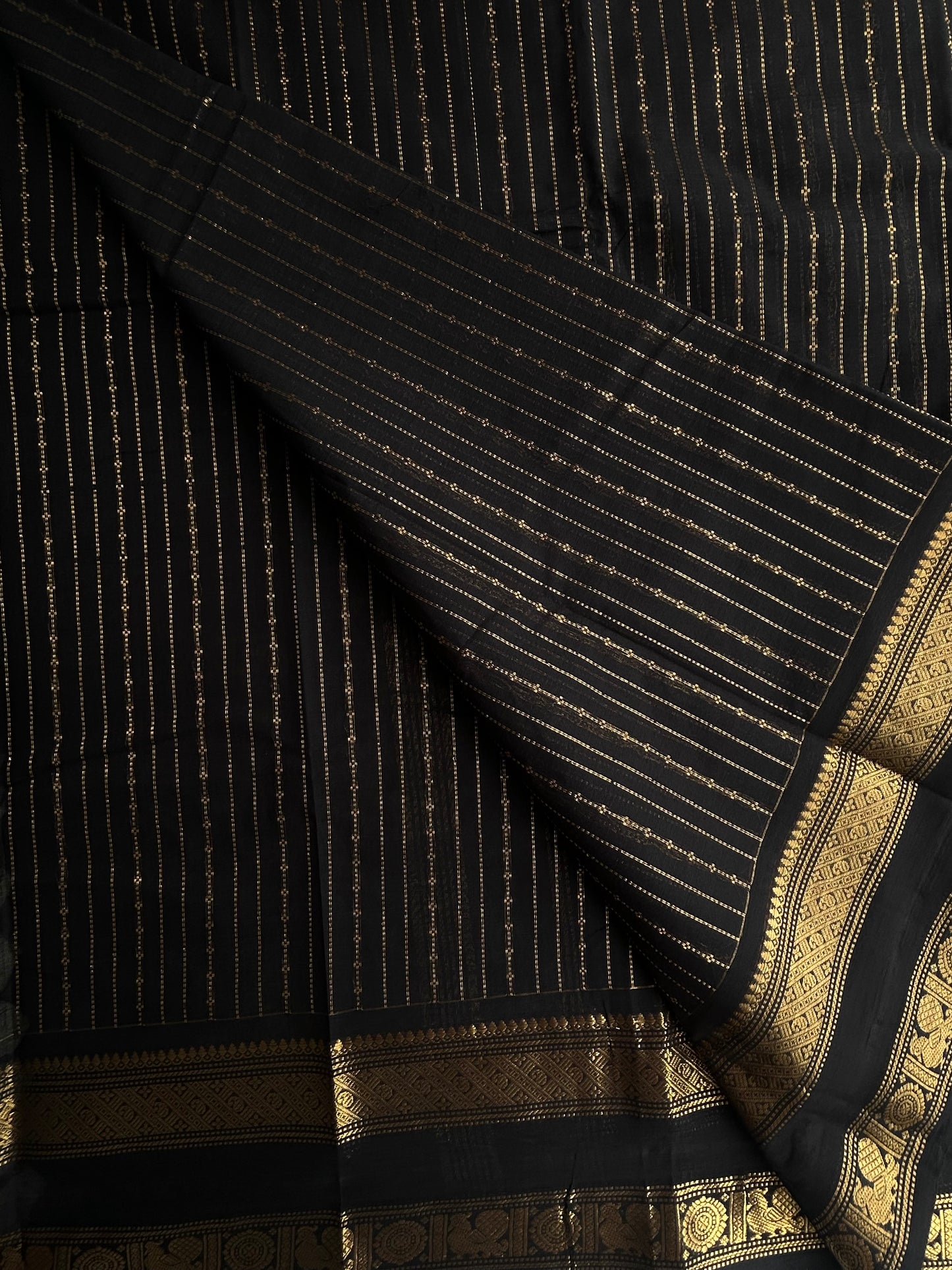 Kanchi Cotton saree with vairaoosi weaves black