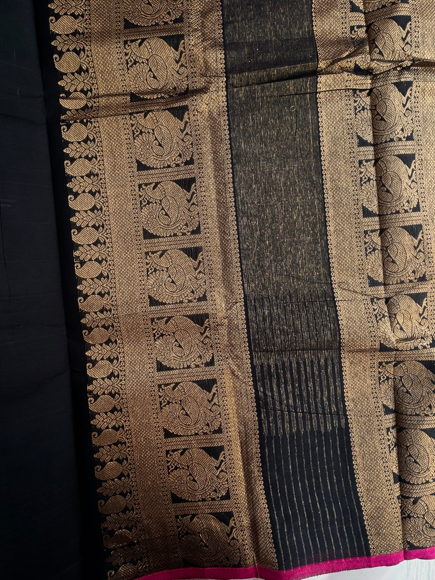 Kanchi cotton with premium zari weaves black with pink border