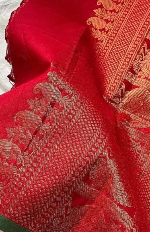 Kanchi cotton with premium zari weaves red with green border