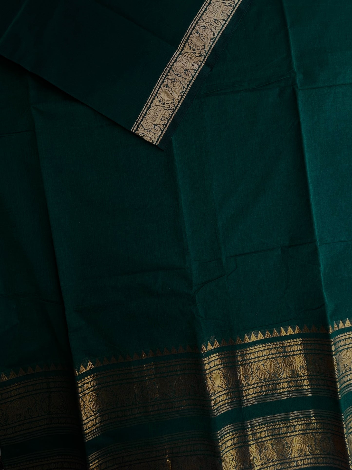 Kanchi cotton saree with rettapett border