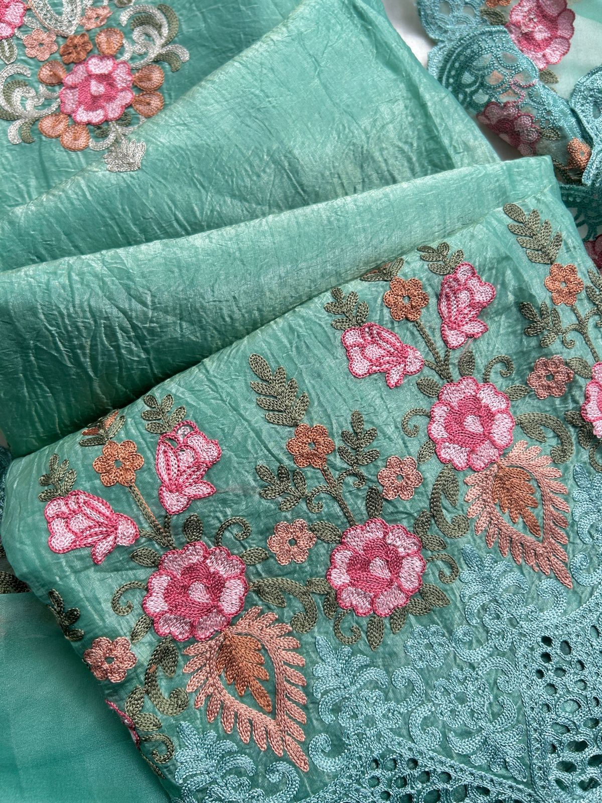 Embroidered tissue suit set