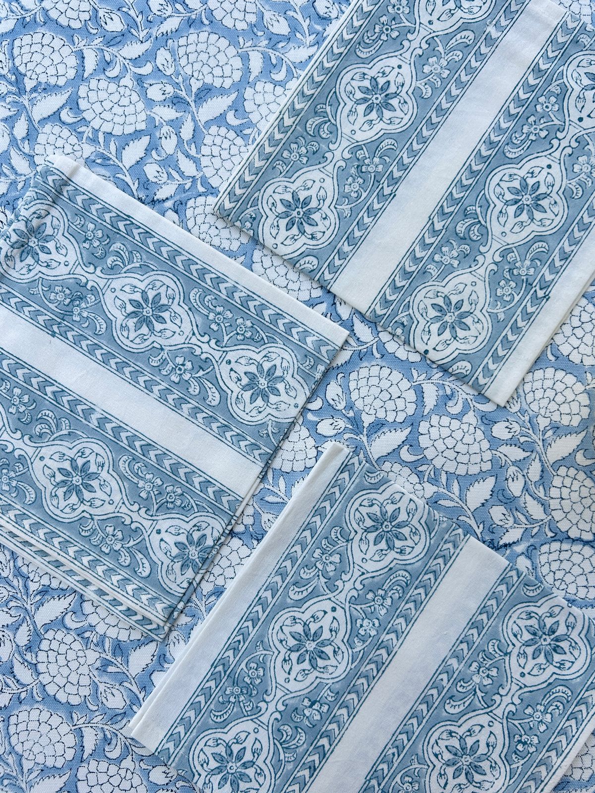 6 Seater Table Cover with Napkins set