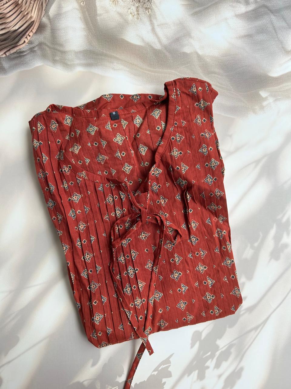 Cotton Sleeveless pintucks Kurti