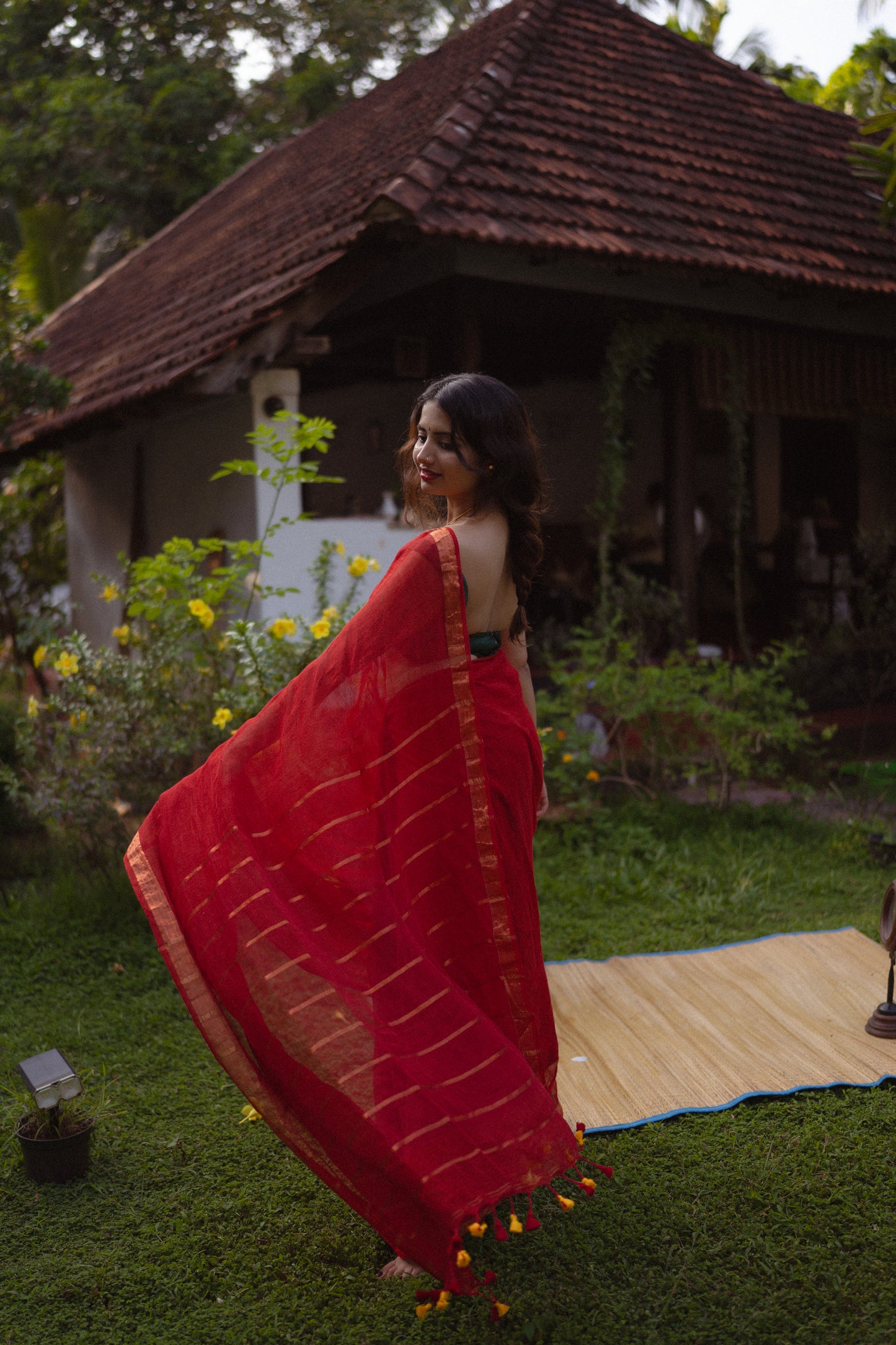 Handwoven linen saree with zari border