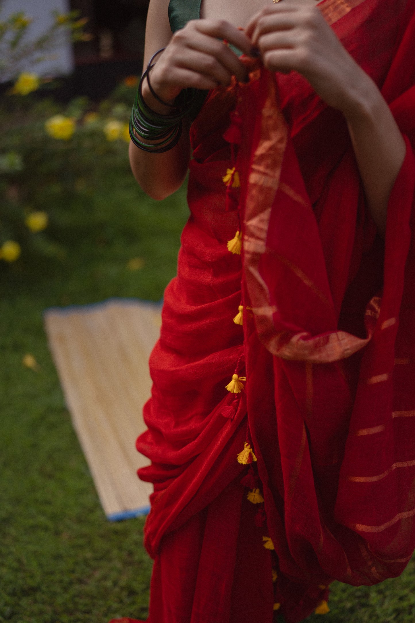 Handwoven linen saree with zari border